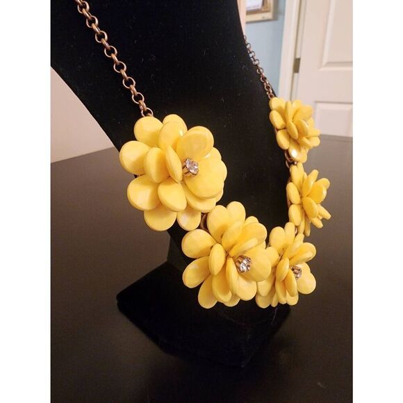 J. Crew yellow flower statement necklace gold tone - Picture 2 of 7